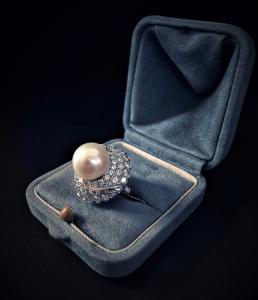 Anello  con  Perla  e  Diamanti